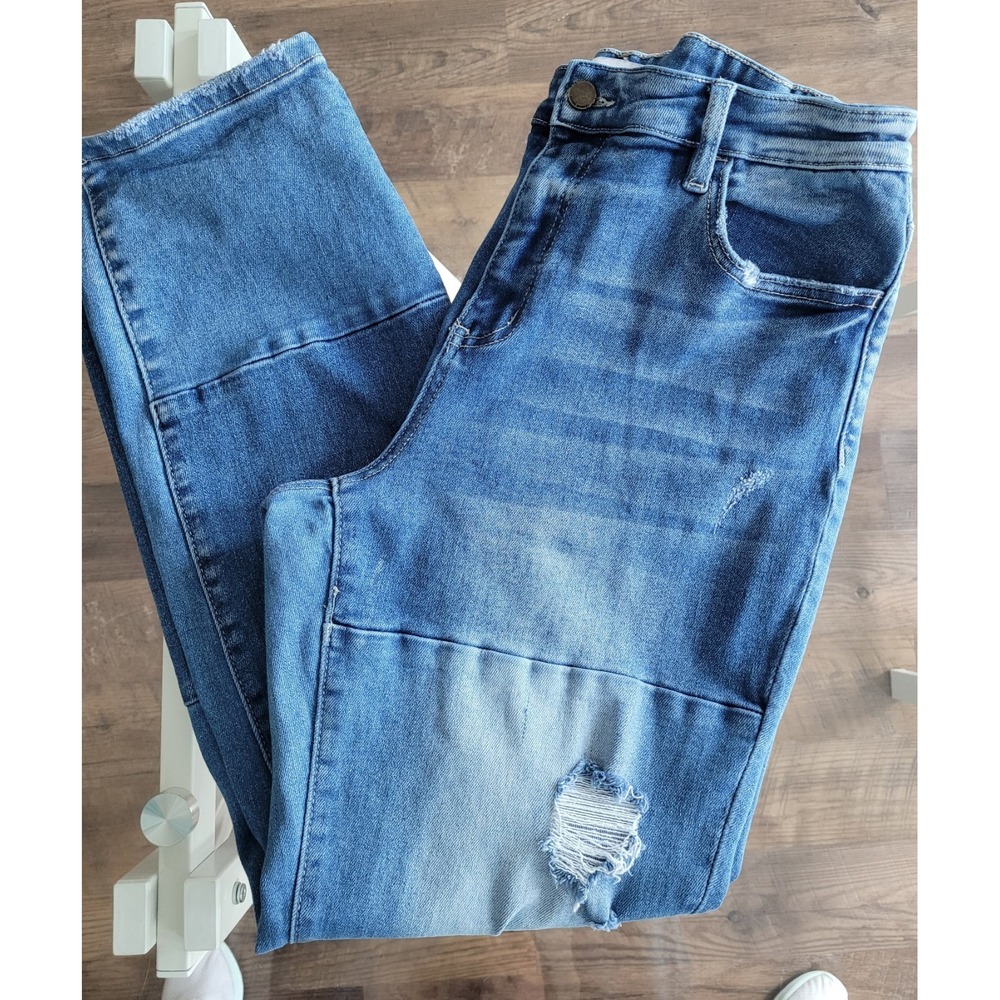 Curvy Flying Monkey Distressed Jeans Womens Size 31 Medium Wash